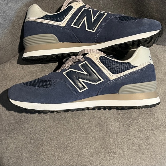 New Balance Men’s Sneakers 574 Navy Size 8.5 US - Picture 3 of 14
